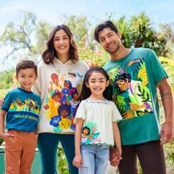 Disney Encanto ''Familia Is Everything'' T-Shirt For Kids -Disney Shop 5007048020051 3